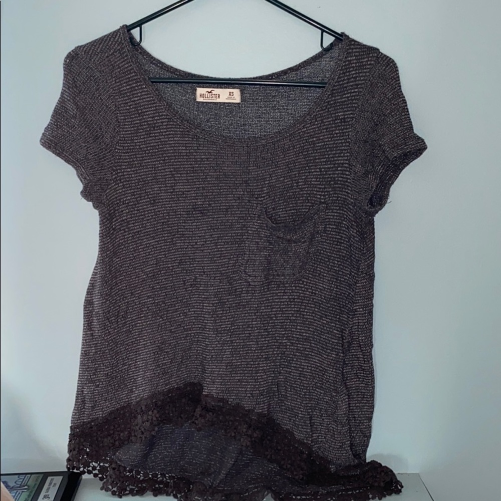 Lightweight Gray Hollister T-shirt w Lacy Bottom